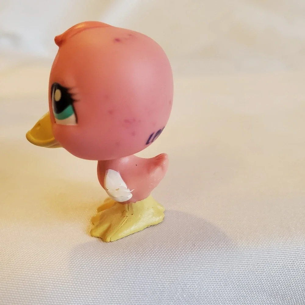Littlest Pet Shop Authentic LPS #825‎ Pink Duck Aqua Blue Tear Drop Eyes Hasbro